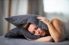 身体疾病几乎都与睡眠有关，规律睡眠更健康